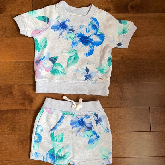 GAP Other - Super cute Baby Gap set 6-12 months